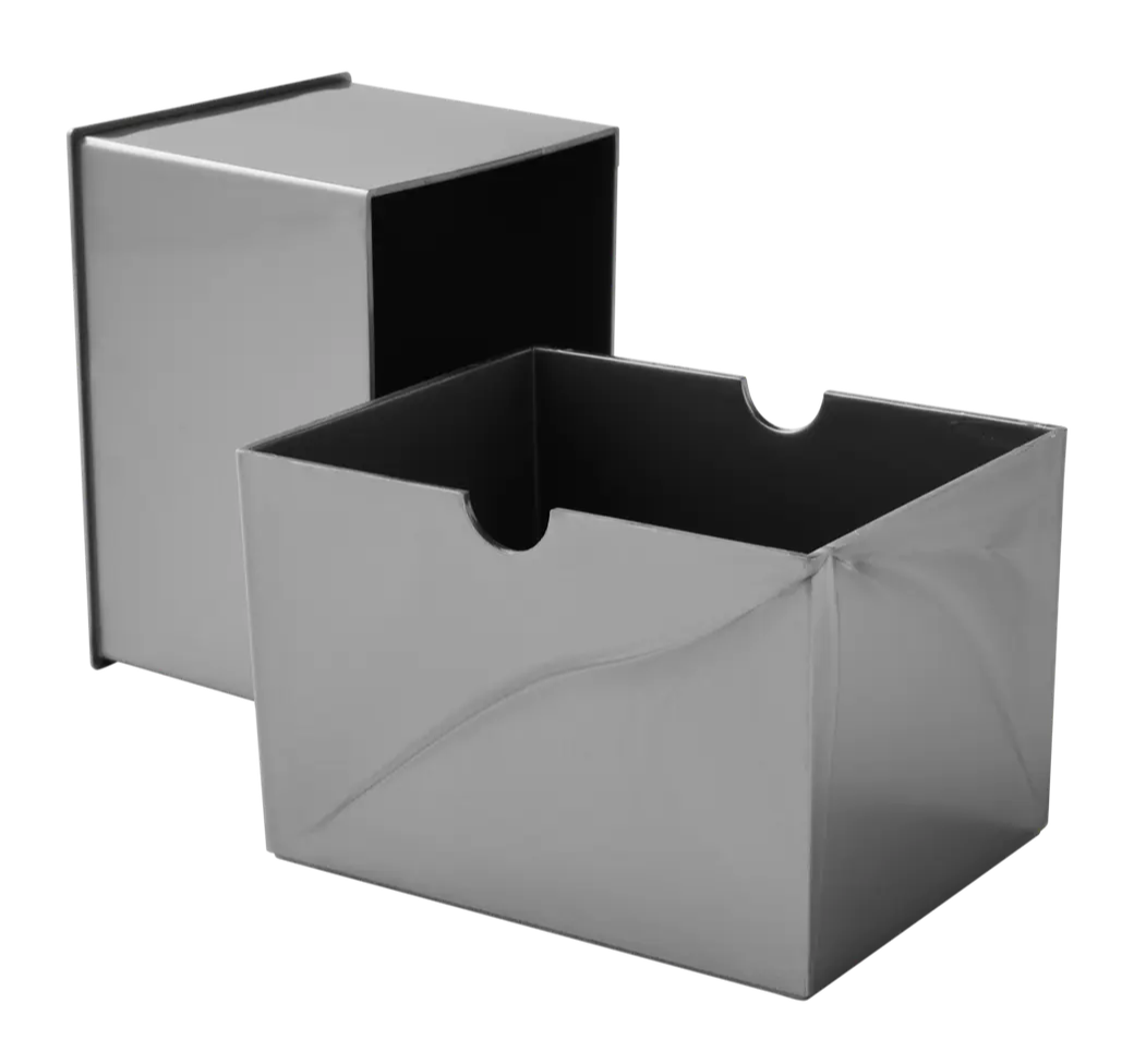 Dragon Shield strongbox in de kleur zilver. Te kopen bij Spellcast.