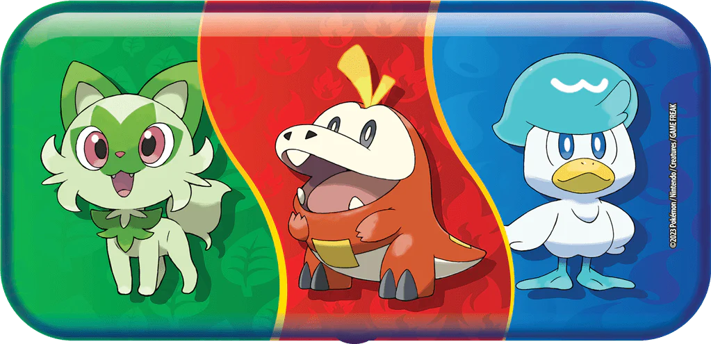 Achterkant van het Pokemon TCG pennenblik. Hierop staan de Pokémon Sprigatito, Fuecoco en Quaxly afgebeeld.