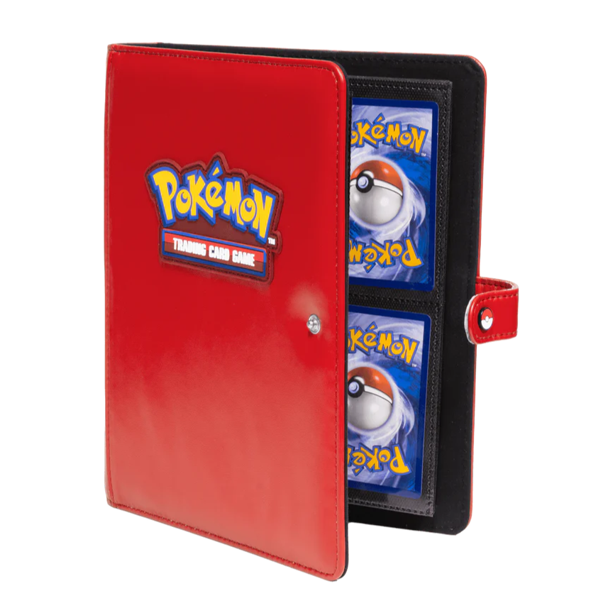 Ultra Pro premium snap binder 4 pocket rood. Half open vooraanzicht met het Pokemon TCG logo op de voorkant. Te kopen bij Spellcast.